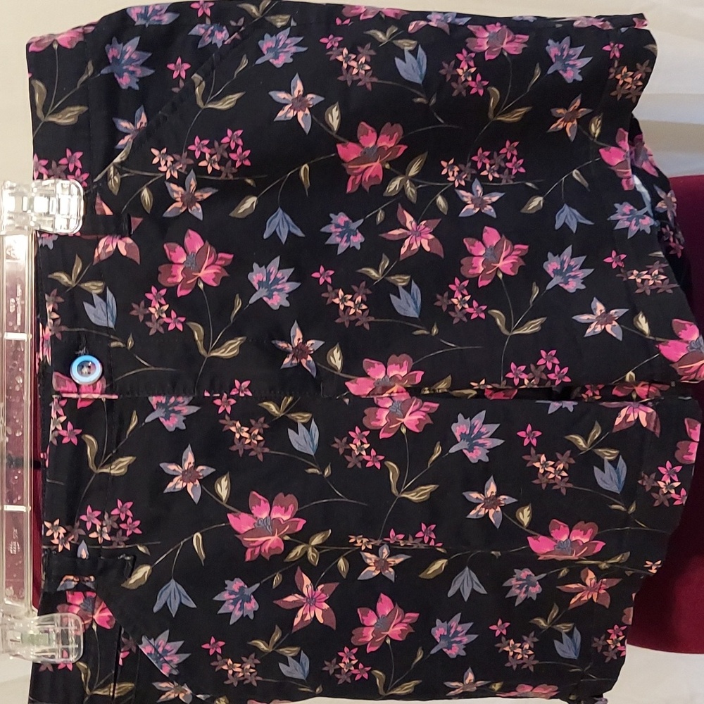 NWOT Lee black shorts with pink flowers. Size 14 Medium 5.5" inseam